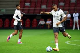 与球迷建立 与球迷建立